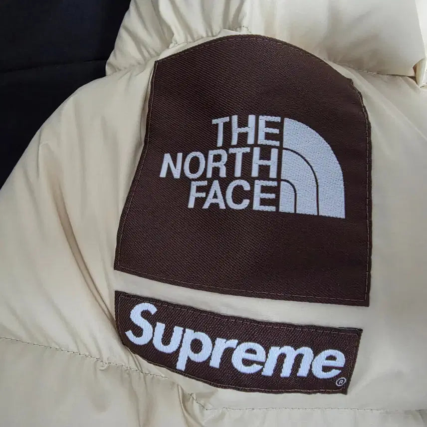 [BUNJANG] Supreme The North Face Split Nuptse Jacket - 24SS (Tan) / 슈프림 x 노스페이스 스플릿 눕시 자켓 탄 - 24SS S사이즈