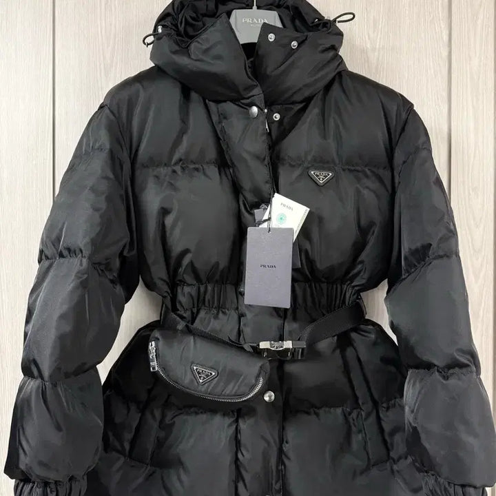 [BUNJANG] Prada Pocket Belted Padded Jacket / [40] 프라다 25fw 여성 포켓 벨트 패딩 새상품