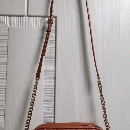 [BUNJANG] Metrocity Embossed Crossbody Bag / 메트로시티 크로스백