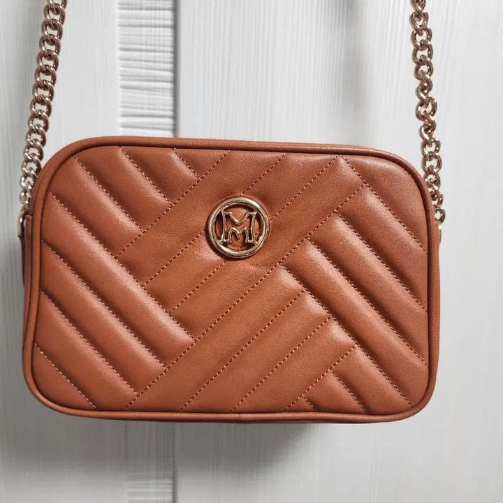 [BUNJANG] Metrocity Embossed Crossbody Bag / 메트로시티 크로스백