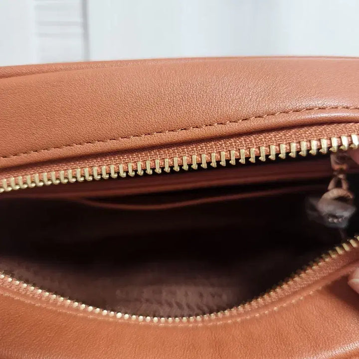 [BUNJANG] Metrocity Embossed Crossbody Bag / 메트로시티 크로스백