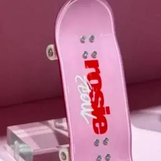 [BUNJANG] Rosé Skateboard Pink Keyring / [미개봉] 핑크 로제 스케이트보드 키링