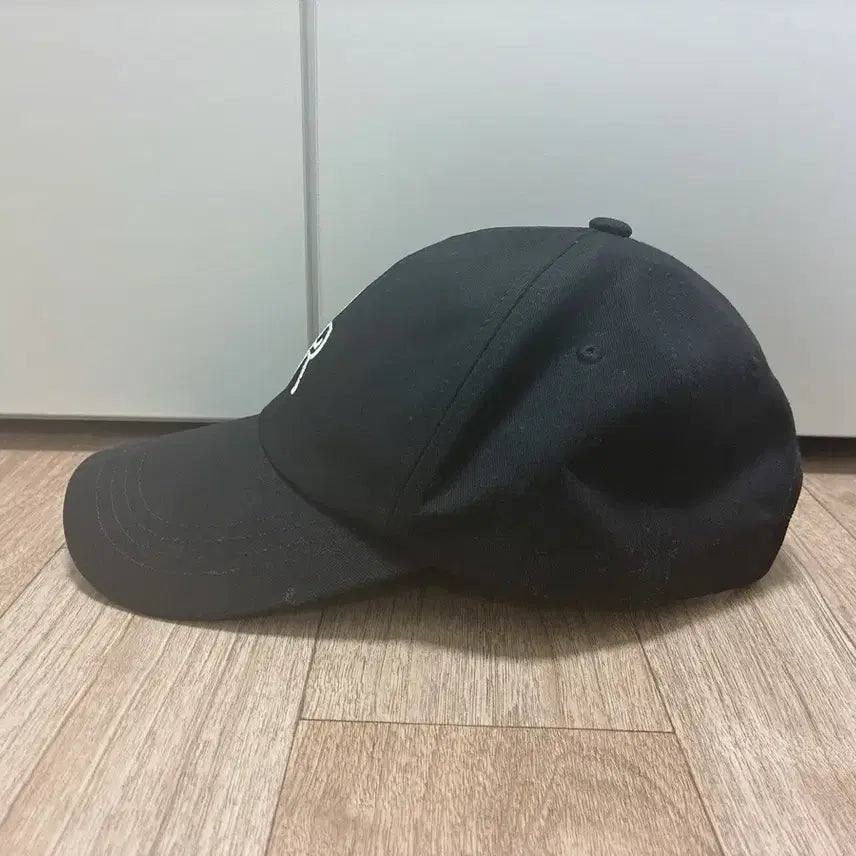 [BUNJANG] Le Sserafim Leather Ball Cap Hat Black / 레더리 볼캡 모자 블랙 (상태 최상)