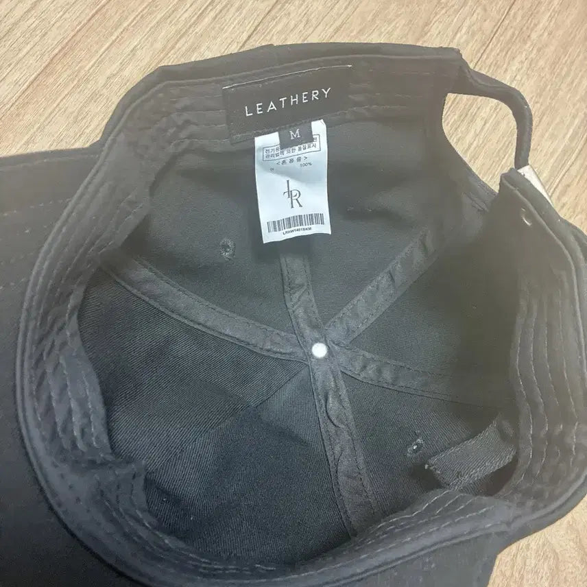 [BUNJANG] Le Sserafim Leather Ball Cap Hat Black / 레더리 볼캡 모자 블랙 (상태 최상)