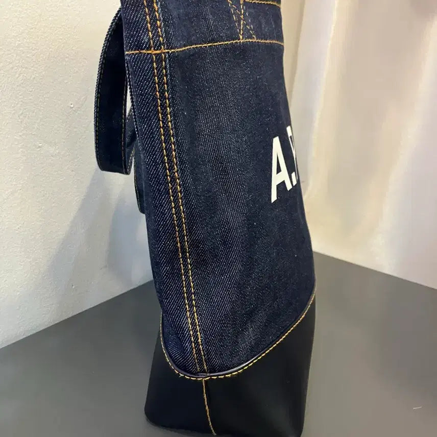 [SOLD OUT] 아페쎄 악셀 로고 데님 토트백