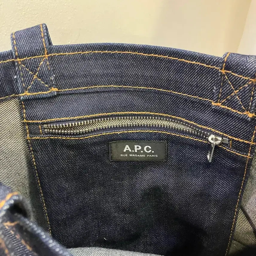 [SOLD OUT] 아페쎄 악셀 로고 데님 토트백