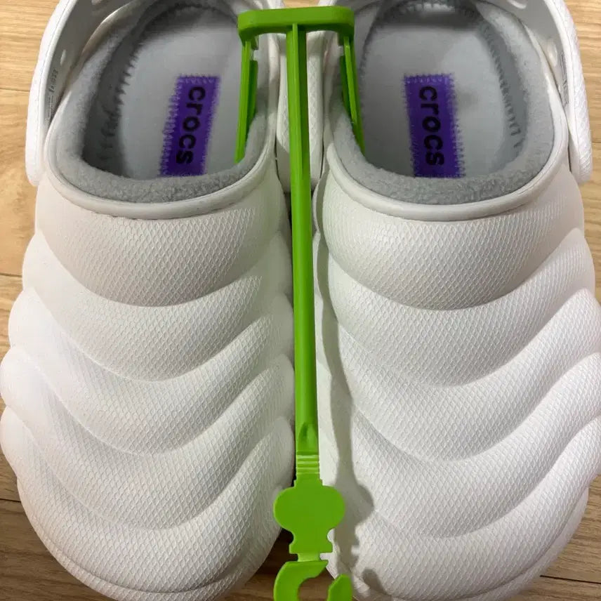 [BUNJANG] Crocs Echo Clog White 230 / 크록스 에코 퍼 클로그 화이트 230(새상품)