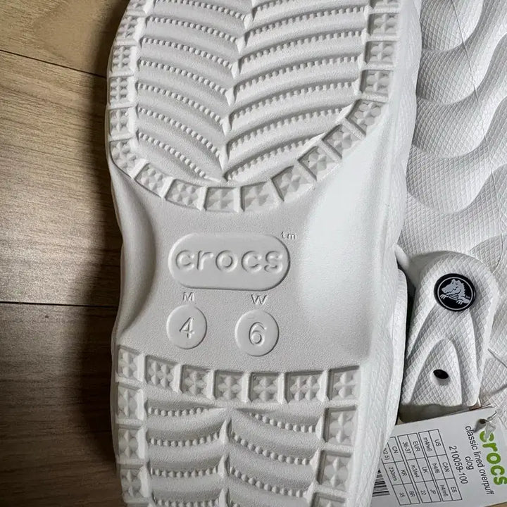 [BUNJANG] Crocs Echo Clog White 230 / 크록스 에코 퍼 클로그 화이트 230(새상품)