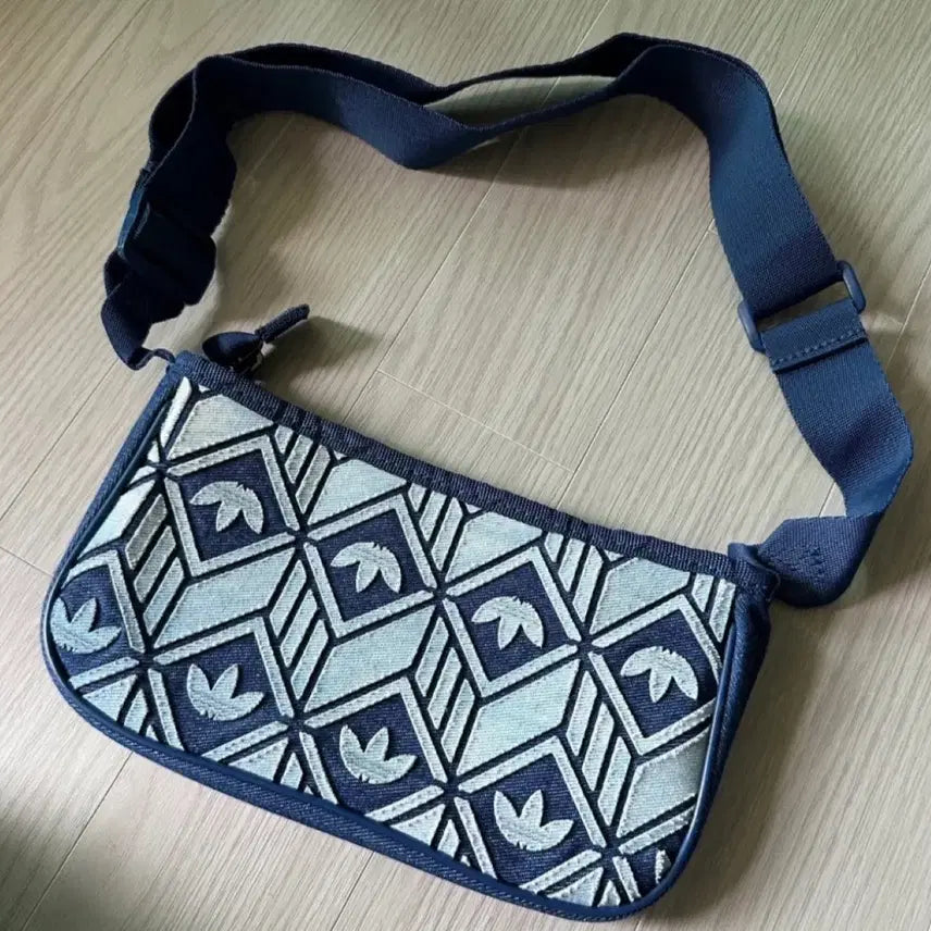 [BUNJANG] Adidas Denim Shoulder Bag / (새상품) 아디다스 데님 숄더백