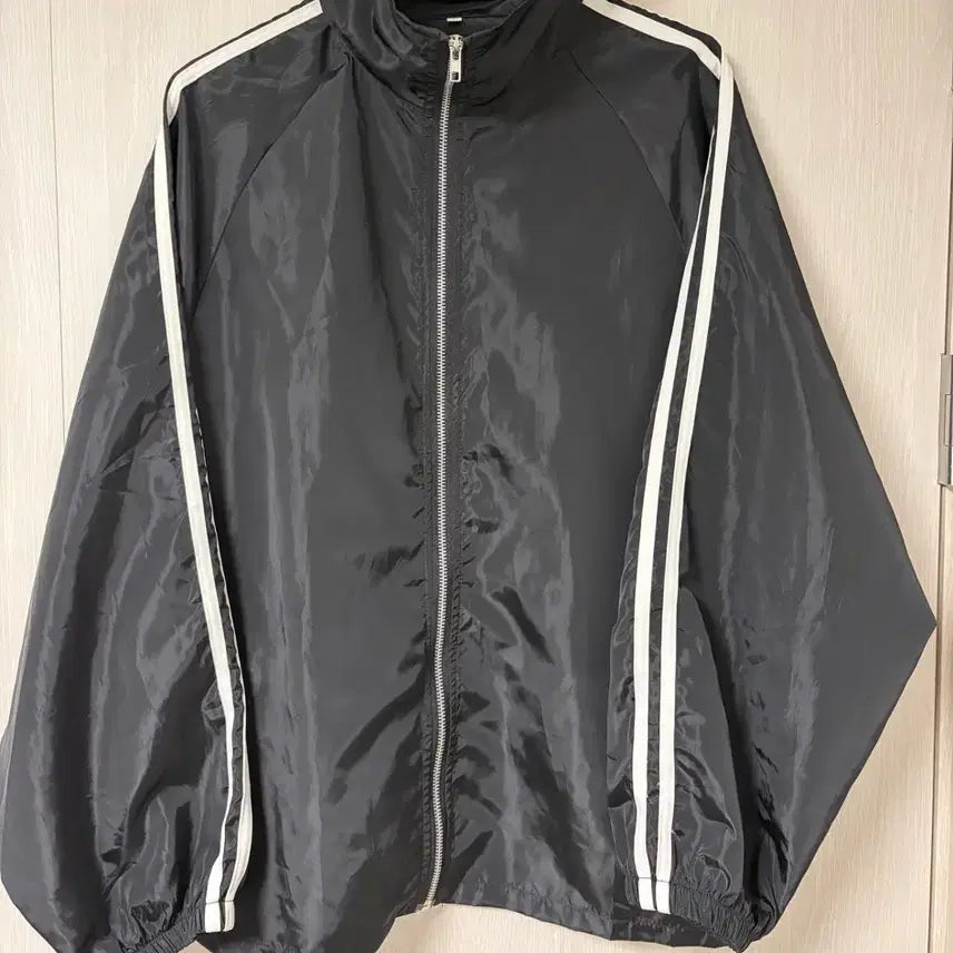 [SOLD OUT] 코시하루 초경량 트랙 윈드자켓 블랙