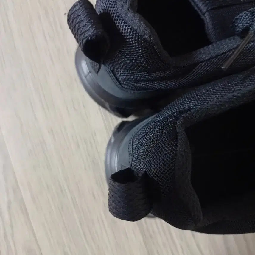 [BUNJANG] Eco Black Suede Sneakers 270 / 에코블랙 스웨이드 운동화 42