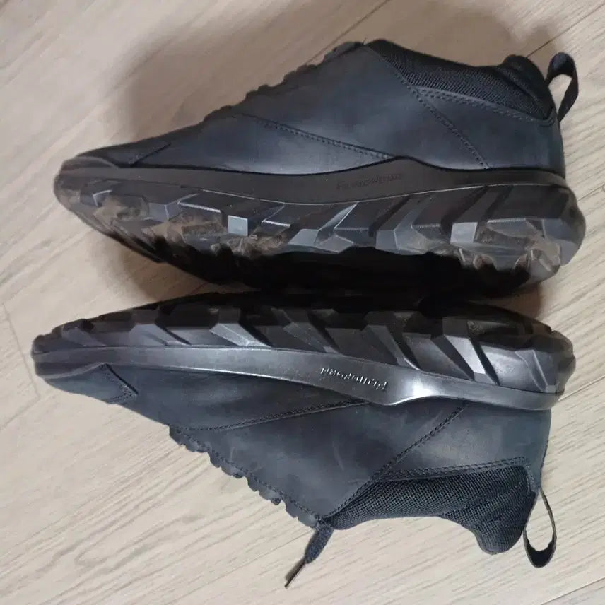 [BUNJANG] Eco Black Suede Sneakers 270 / 에코블랙 스웨이드 운동화 42