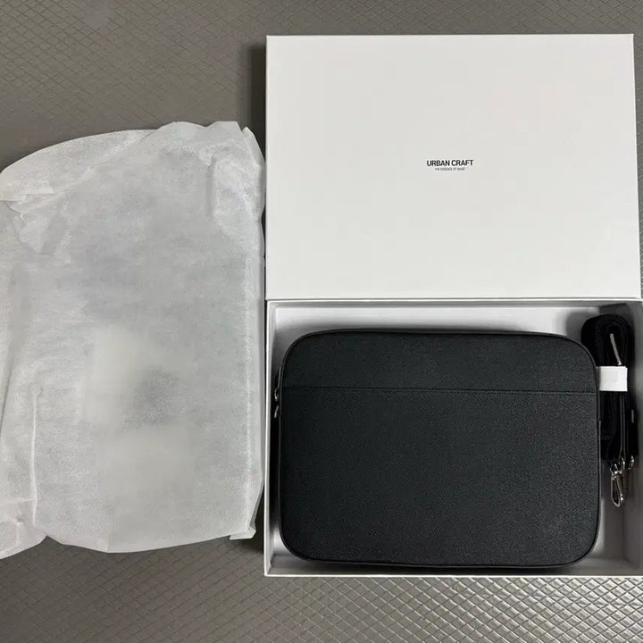 [BUNJANG] Saffiano Genuine Leather Messenger Bag - Unsealed New Item / 사피아노 소가죽 메신저백 가방 미개봉 새상품