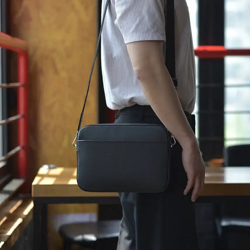 [BUNJANG] Saffiano Leather Messenger Bag / 사피아노 소가죽 메신저백 가방 미개봉 새상품