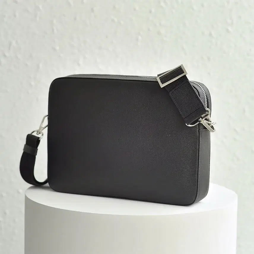 [BUNJANG] Saffiano Leather Messenger Bag / 사피아노 소가죽 메신저백 가방 미개봉 새상품