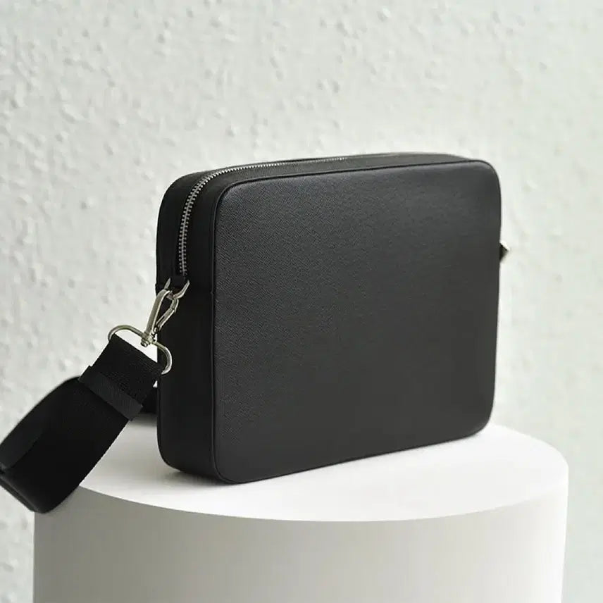 [BUNJANG] Saffiano Leather Messenger Bag / 사피아노 소가죽 메신저백 가방 미개봉 새상품