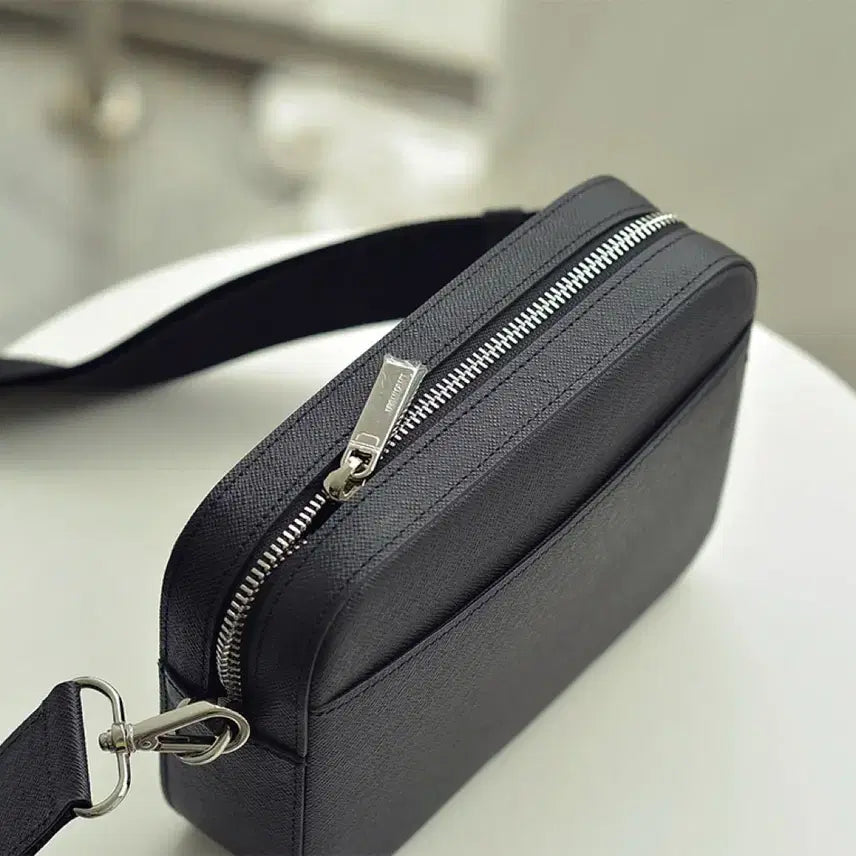 [BUNJANG] Saffiano Leather Messenger Bag / 사피아노 소가죽 메신저백 가방 미개봉 새상품