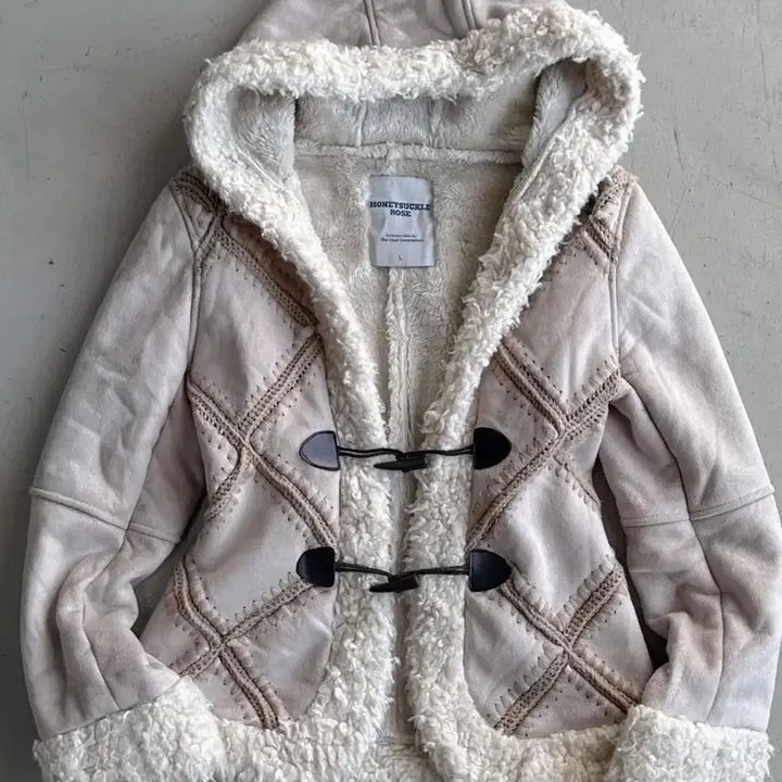 [BUNJANG] HONEYSUCKLE ROSE Vintage Fur Hooded Mustang Jacket / HONEYSUCKLE ROSE 빈티지 퍼 후드 무스탕 (착샷o)