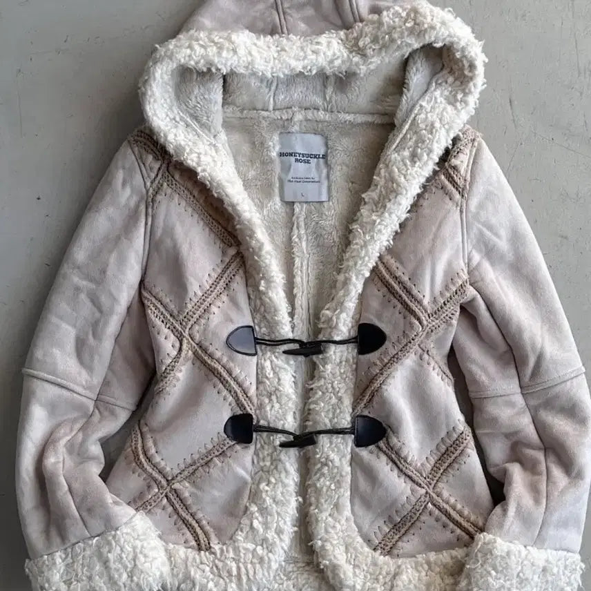 [BUNJANG] HONEYSUCKLE ROSE Vintage Fur Hooded Mustang Jacket / HONEYSUCKLE ROSE 빈티지 퍼 후드 무스탕 (착샷o)