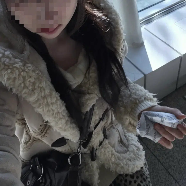 [BUNJANG] HONEYSUCKLE ROSE Vintage Fur Hooded Mustang Jacket / HONEYSUCKLE ROSE 빈티지 퍼 후드 무스탕 (착샷o)