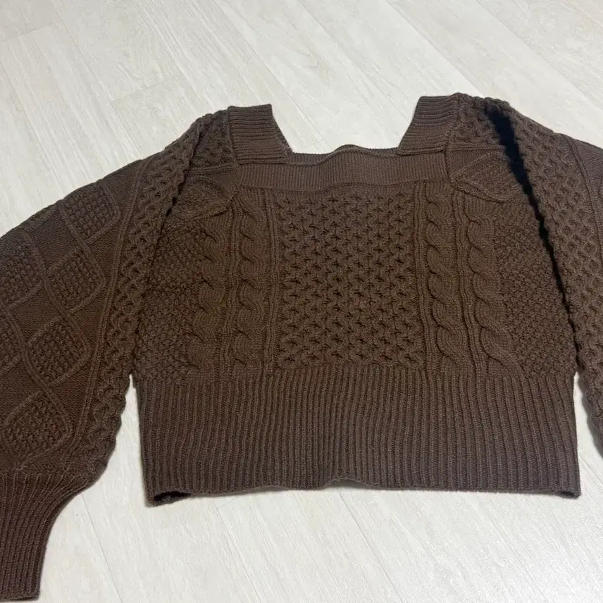 [BUNJANG] Brown Cable Knit Crop Sweater / 브라운 꽈배기 크롭 니트