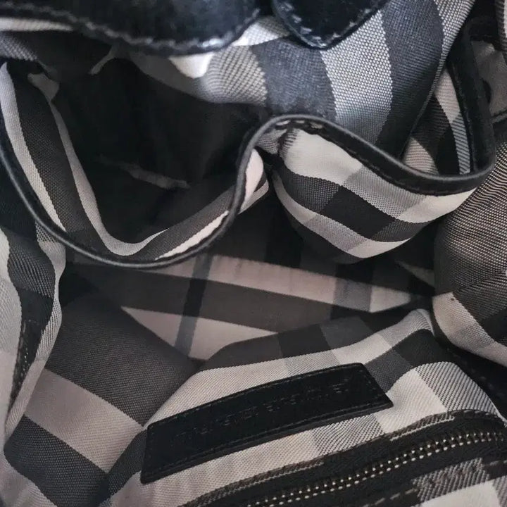 [BUNJANG] Burberry Prosum Studded Leather Hobo Bag / 버버리 프로섬 스터드 레더 호보백