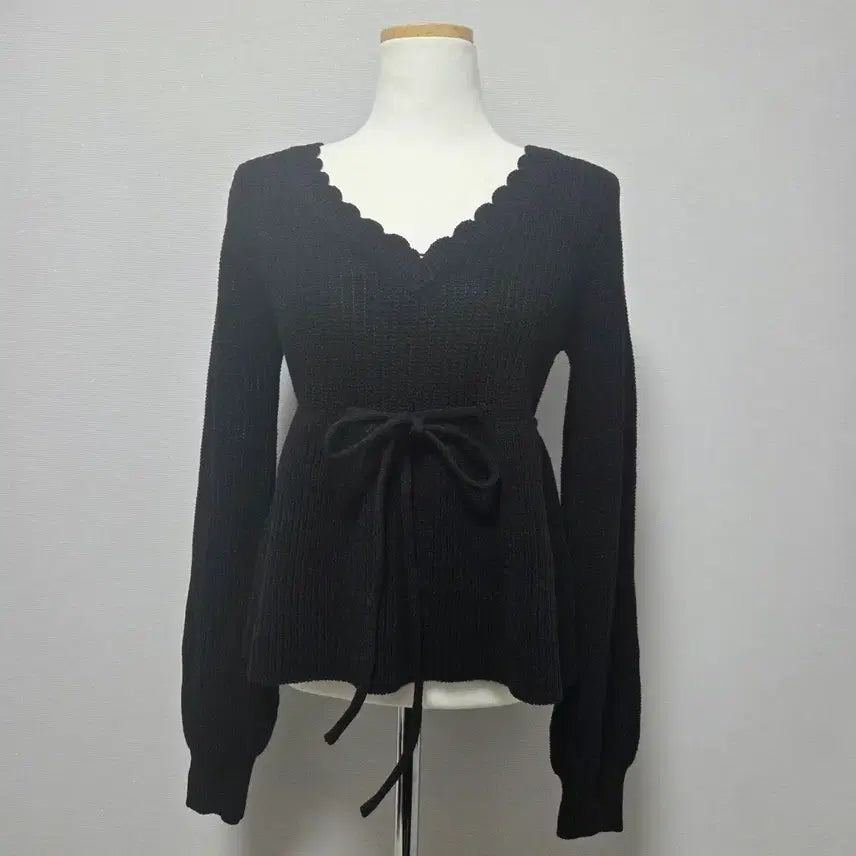 [BUNJANG] Black V-Neck Ribbon Pullover Knit / 블랙 브이넥 리본 풀오버니트