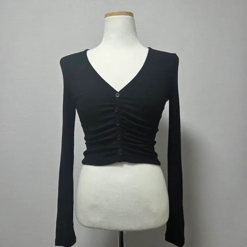 [BUNJANG] Button V-Neck Cropped Shirring T-Shirt / 몸매시스 단추 브이넥 크롭 셔링티