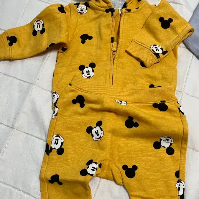 [BUNJANG] H&M Mickey Mouse & ZARA Bundle Set / H&M 미키마우스 상하의 세트 + ZARA 상하의세트 일괄