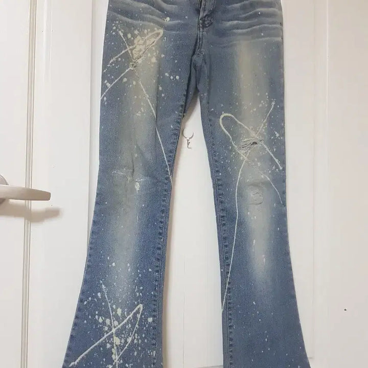 [BUNJANG] Paint Detail Bootcut Jeans (Size 27) / 페인트 데미지 부츠컷 청바지(27)