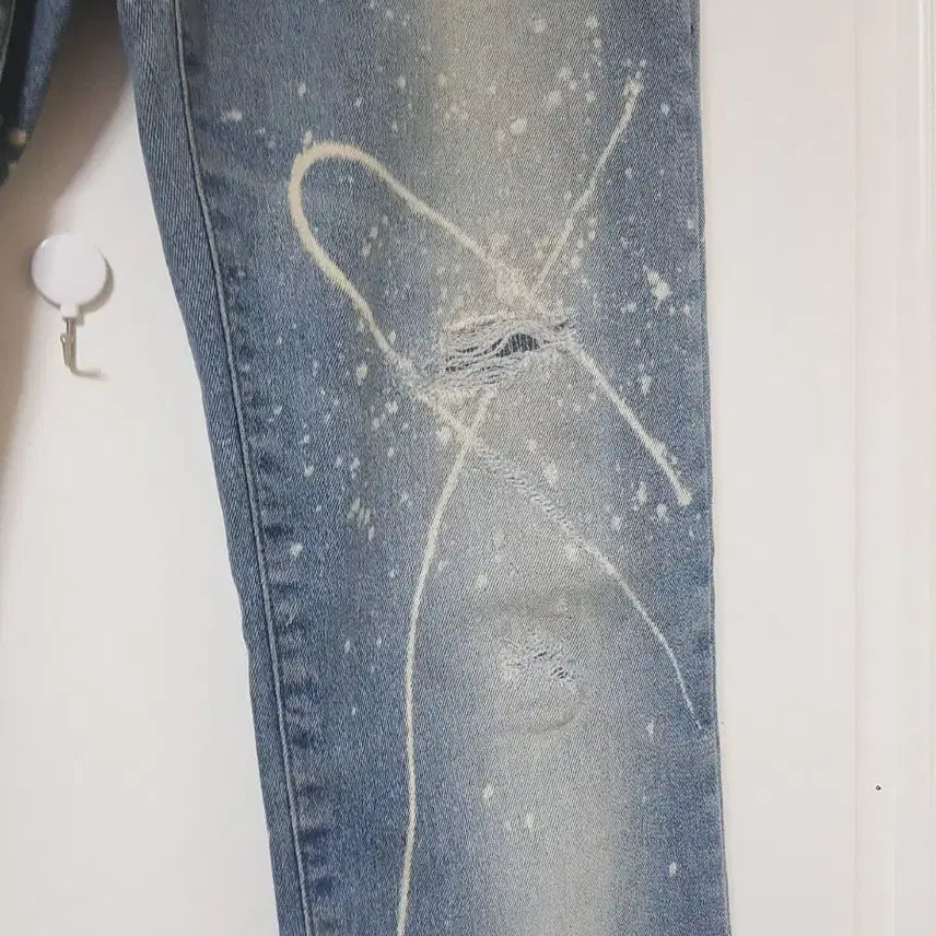 [BUNJANG] Paint Detail Bootcut Jeans (Size 27) / 페인트 데미지 부츠컷 청바지(27)