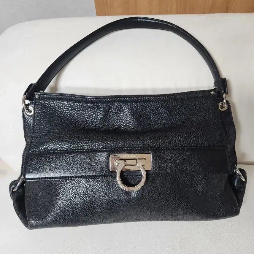 [BUNJANG] Ferragamo Gancini Olivia Silver-Tone Handbag / 페레가모 간치니 은장 올리비아