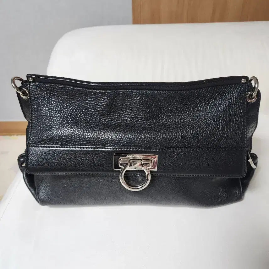 [BUNJANG] Ferragamo Gancini Olivia Silver-Tone Handbag / 페레가모 간치니 은장 올리비아