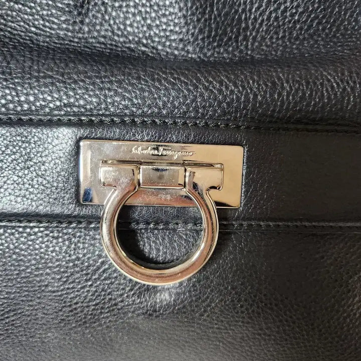 [BUNJANG] Ferragamo Gancini Olivia Silver-Tone Handbag / 페레가모 간치니 은장 올리비아