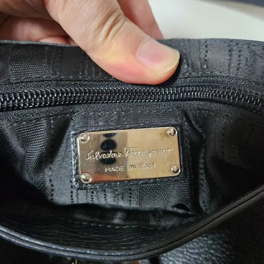 [BUNJANG] Ferragamo Gancini Olivia Silver-Tone Handbag / 페레가모 간치니 은장 올리비아
