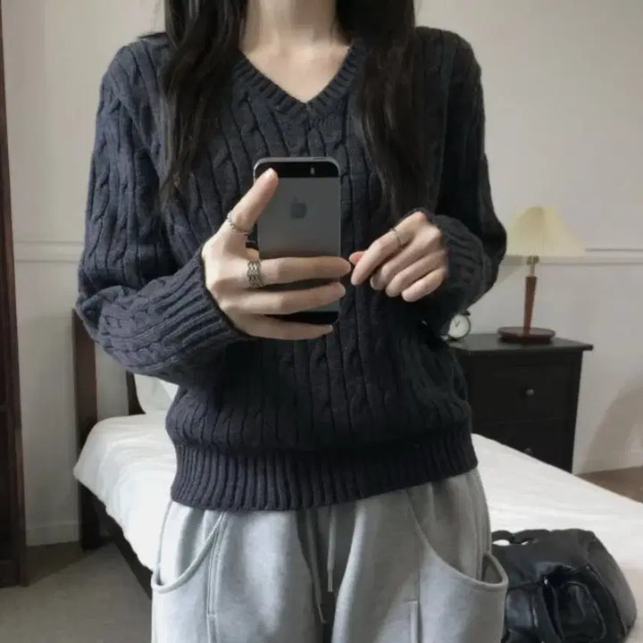 [BUNJANG] Avely Cable Knit V-Neck Sweater Charcoal / 에이블리 꽈배기 브이넥 니트 차콜