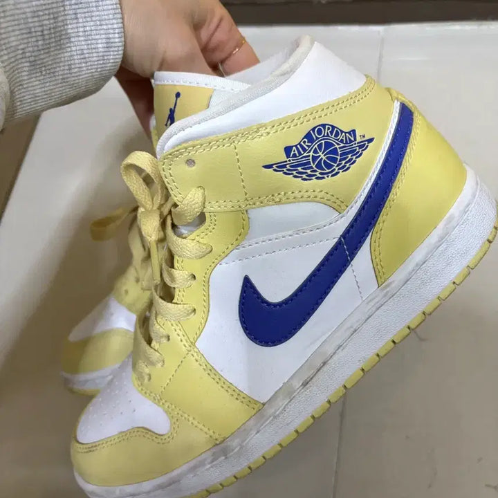 [SOLD OUT] 나이키 조던 미드 240