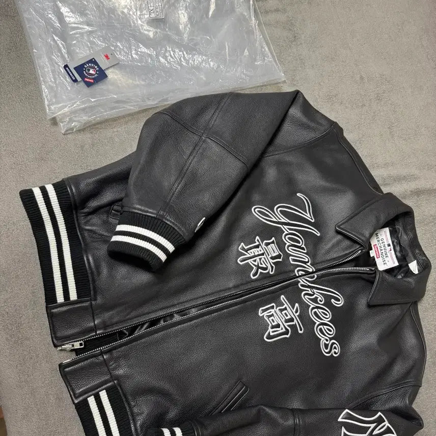 [BUNJANG] Supreme New York Yankees Varsity Jacket / 슈프림 뉴욕 양키스 간지 레더 바시티  XL팝니다