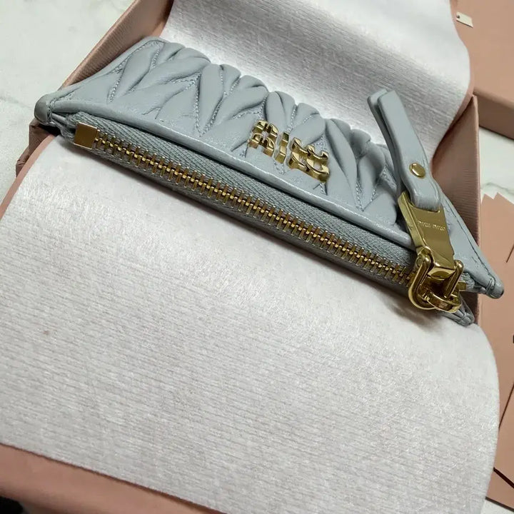 [BUNJANG] Miu Miu Matelassé Zipper Card Wallet / 미우미우 마테라쎄 지퍼 카드지갑