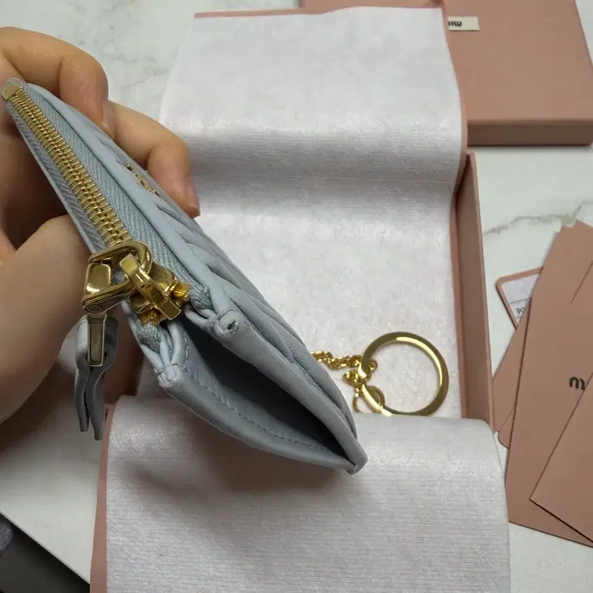 [BUNJANG] Miu Miu Matelassé Zipper Card Wallet / 미우미우 마테라쎄 지퍼 카드지갑