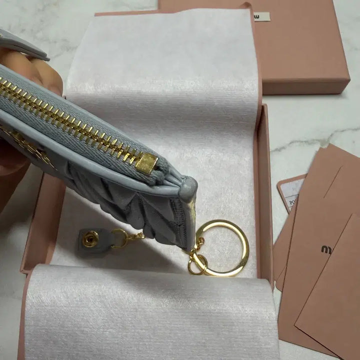 [BUNJANG] Miu Miu Matelassé Zipper Card Wallet / 미우미우 마테라쎄 지퍼 카드지갑