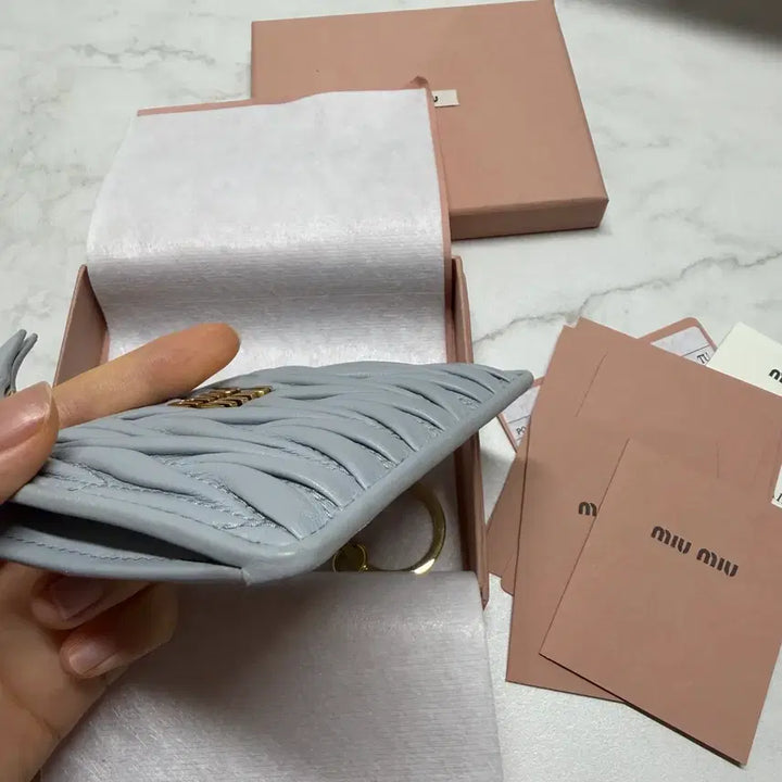 [BUNJANG] Miu Miu Matelassé Zipper Card Wallet / 미우미우 마테라쎄 지퍼 카드지갑