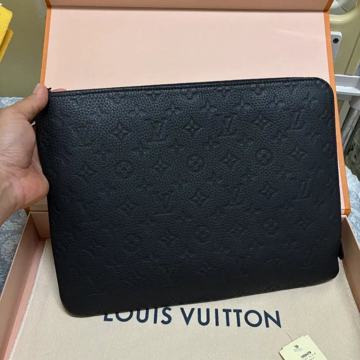 [BUNJANG] Louis Vuitton Taurillon Etui Voyage Clutch / 루이비통 토뤼옹 에튀보야주 클러치