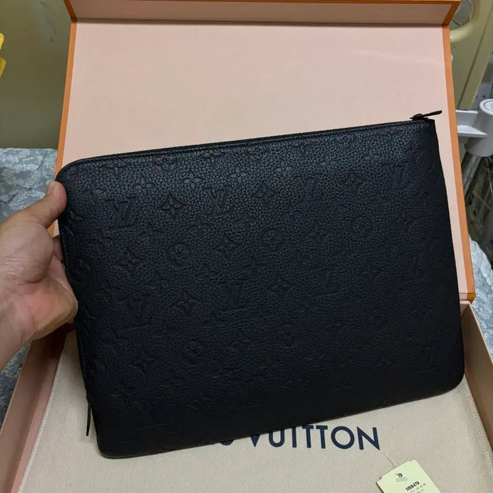 [BUNJANG] Louis Vuitton Taurillon Etui Voyage Clutch / 루이비통 토뤼옹 에튀보야주 클러치