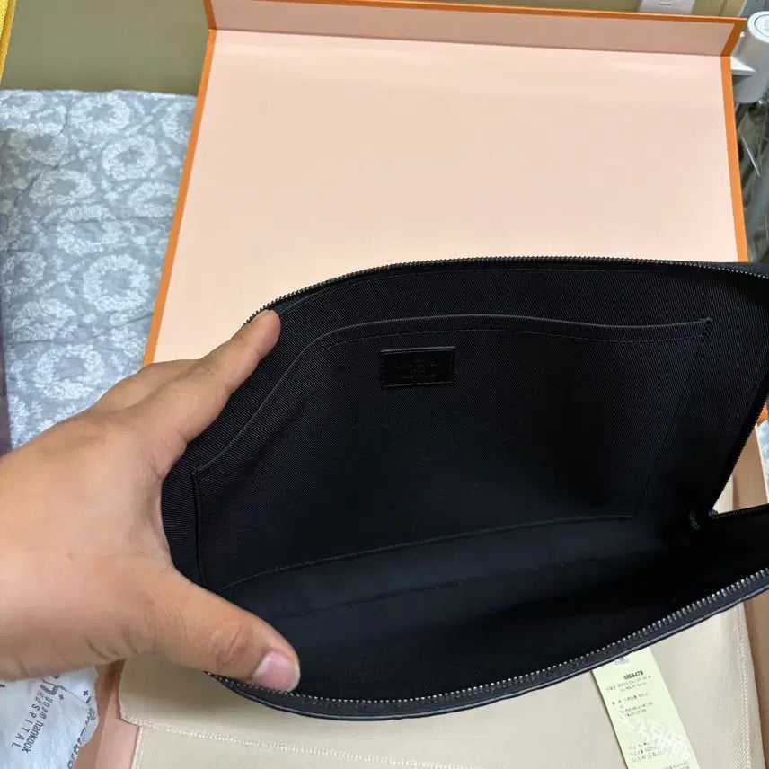 [BUNJANG] Louis Vuitton Taurillon Etui Voyage Clutch / 루이비통 토뤼옹 에튀보야주 클러치