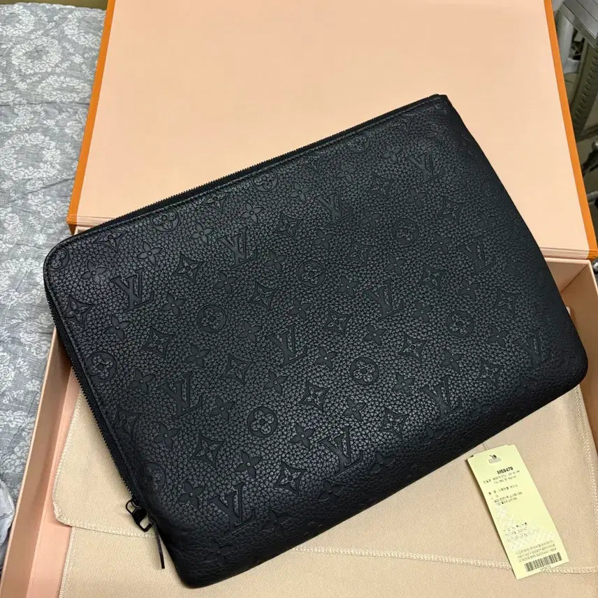 [BUNJANG] Louis Vuitton Taurillon Etui Voyage Clutch / 루이비통 토뤼옹 에튀보야주 클러치