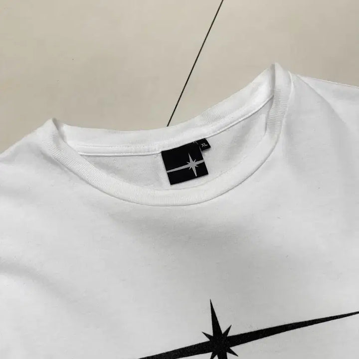 [BUNJANG] Tilden Signature Big Logo Minimal White T-Shirt / 틸던 시그니처 빅로고 미니멀 화이트 반팔 티셔츠