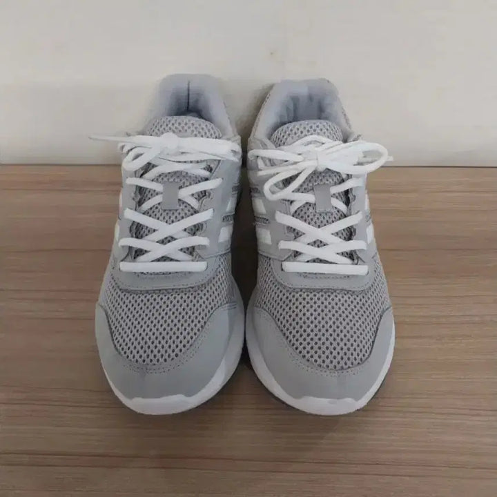 [BUNJANG] Adidas Running Shoes (Gray, 235) / 여성 아디다스 그레이 런닝화, 운동화 (235)
