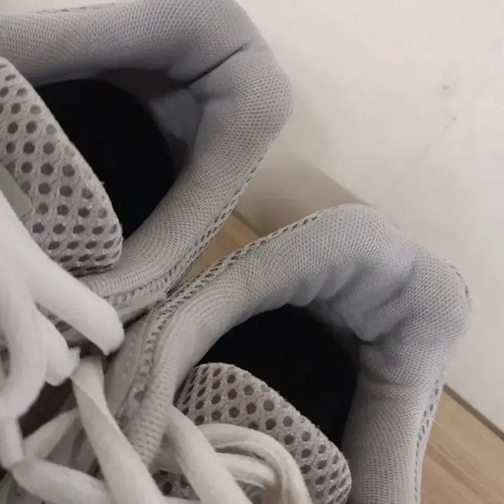 [BUNJANG] Adidas Running Shoes (Gray, 235) / 여성 아디다스 그레이 런닝화, 운동화 (235)