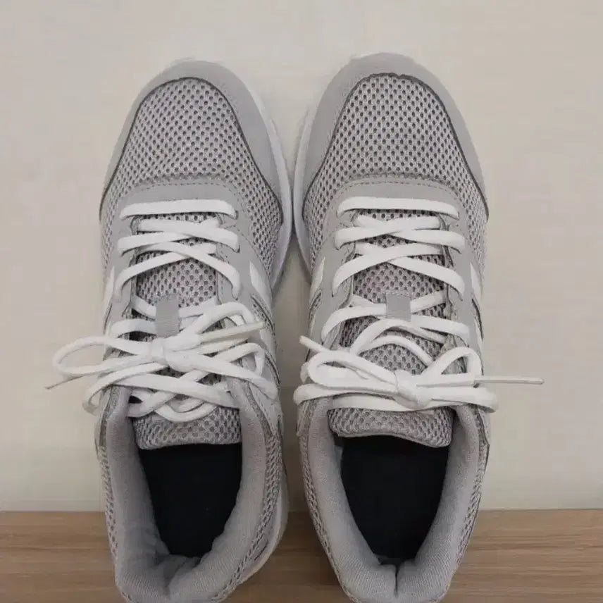 [BUNJANG] Adidas Running Shoes (Gray, 235) / 여성 아디다스 그레이 런닝화, 운동화 (235)